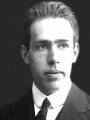 Nace Niels Bohr