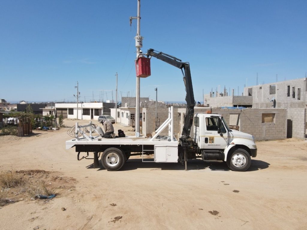 03-Para-seguridad-de-la-comunidad-el-Gobierno-de-Los-Cabos-trabaja-en-el-mantenimiento-de-mas-de-18-mil-luminarias-2-scaled