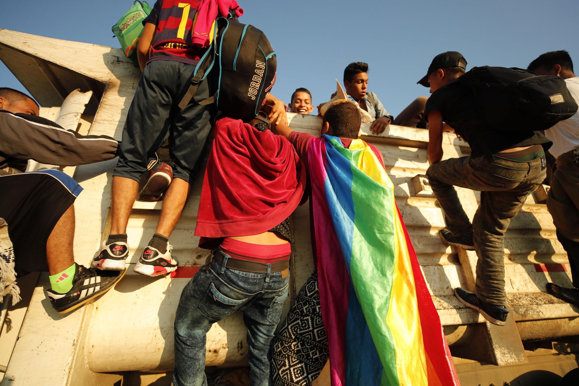 C sar el joven gay que defiende los derechos LGBT en la BajaPress