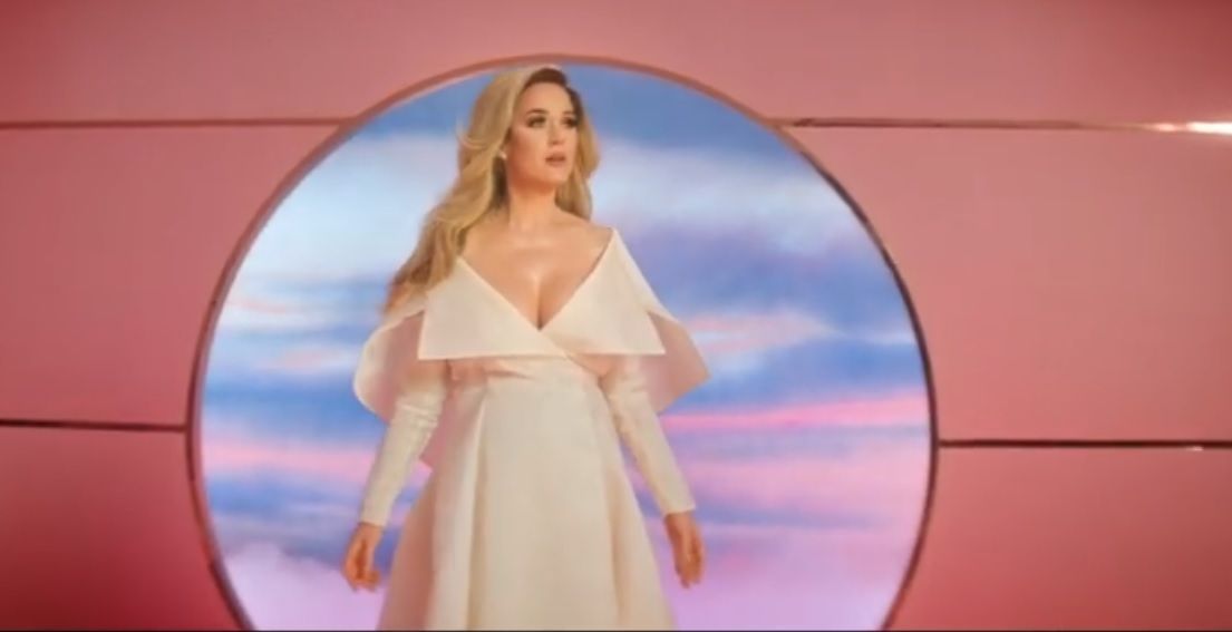 katy-perry-anuncia-su-primer-embarazo-en-un-videoclip