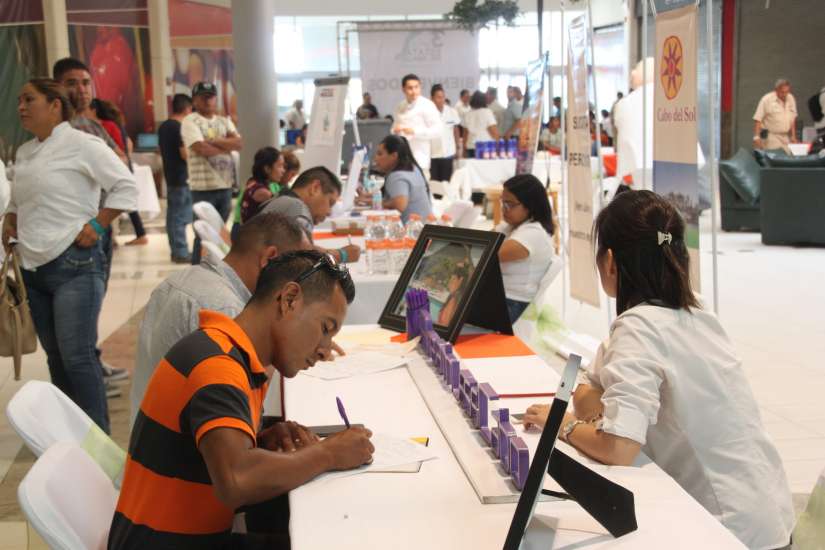 Se ofertaron 1,538 vacantes en la tercer Feria Estatal del | BajaPress