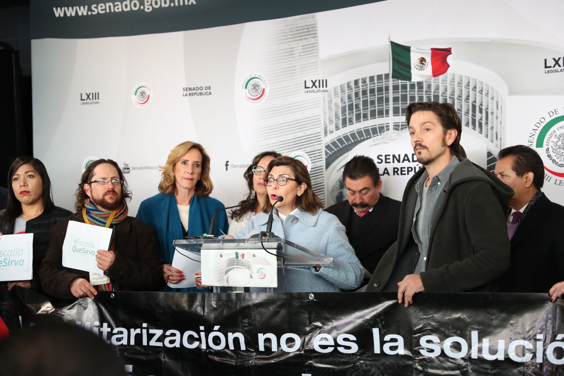 Diego Luna pide a mexicanos no quedarse de brazos cruzados ante Ley Seguridad