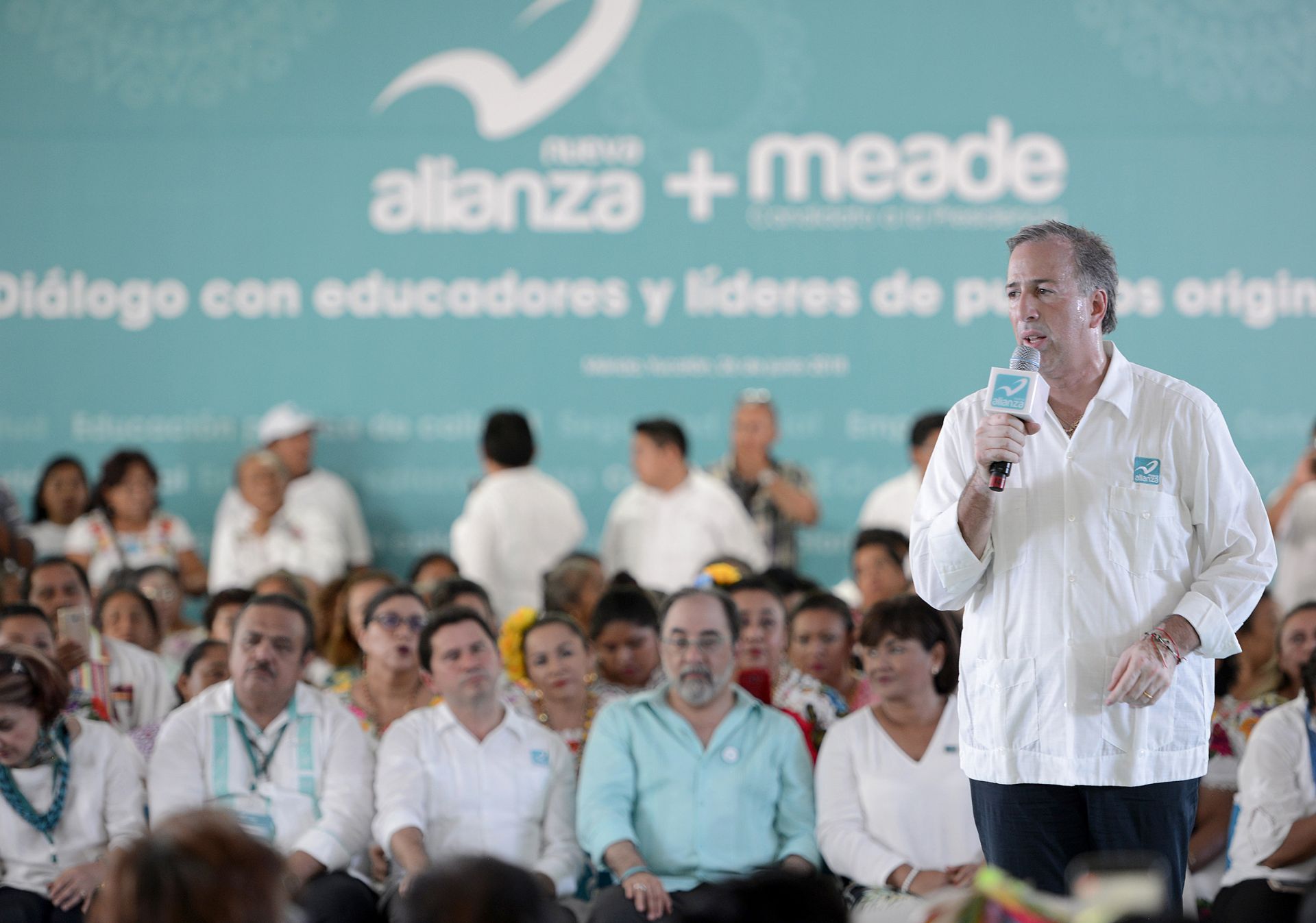 El oficialista José Antonio Meade continua su gira política en el estado de Yucatán