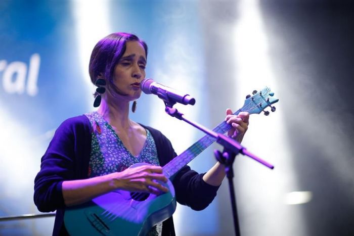 Los Angeles Azules Lanzan Con Julieta Venegas Sencillo Bajapress