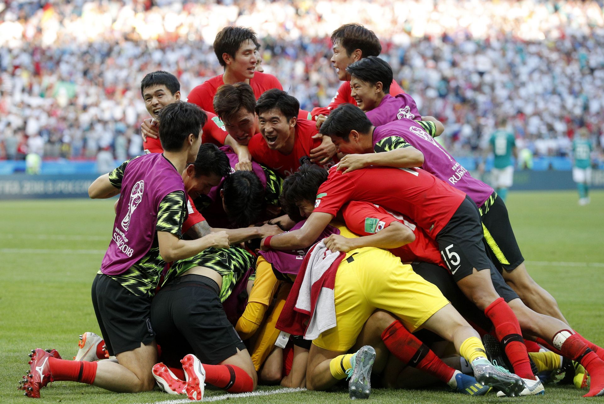 Los jugadores de Corea del Sur celebran durante la Copa Mundial de la FIFA 2018 el partido de fútbol preliminar del grupo F entre Corea del Sur y Alemania en Kazán