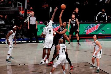 125-86. Nets, con Durant de líder, arrollan a los Bucks y se ponen con 2-0